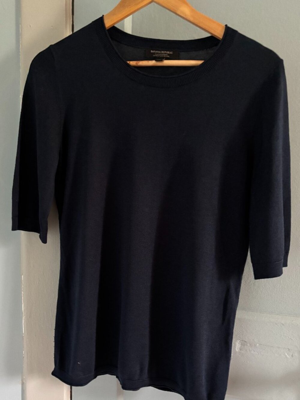 Banana Republic Navy Blue Silk-Cashmere Crew Neck Sweater - Size M